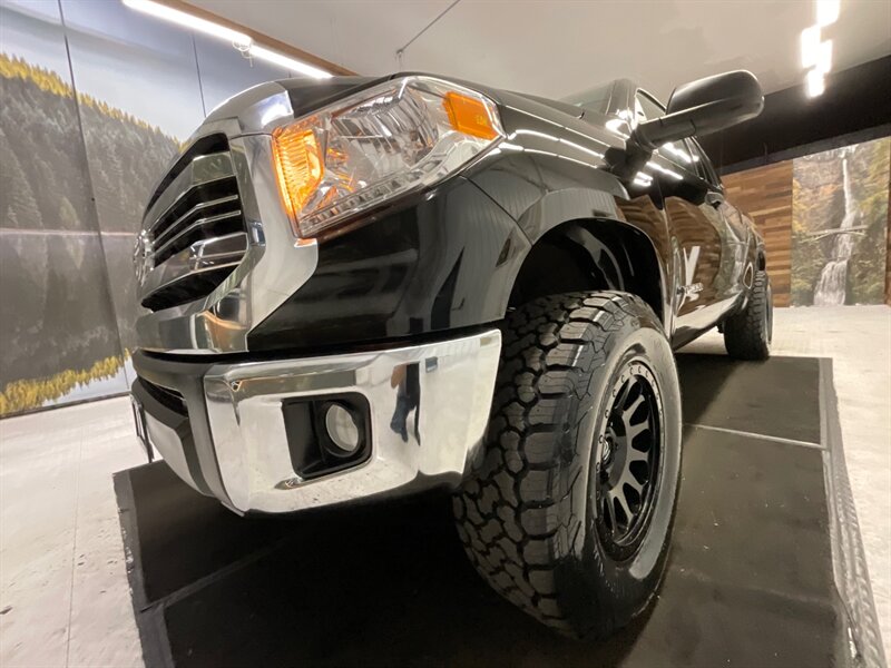 2016 Toyota Tundra SR5 4X4 / 4.6L V8 / 1-OWNER / NEW LIFT WHEELS TIRE  / 1-OWNER LOCAL TRUCK / RUST FREE / LIFTED w. NEW 35 " TIRES & 18 " FUEL WHEELS / ONLY 42,000 MILES - Photo 9 - Gladstone, OR 97027