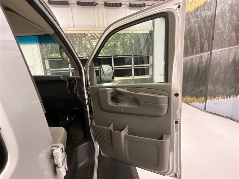 2011 Chevrolet Express Passenger VAN LT 3500 / 6.0L V8 / 15-Passenger  / 1-OWNER LOCAL OREGON VAN / 1-TON / TOWING PKG / 105,000 MILES - Photo 30 - Gladstone, OR 97027