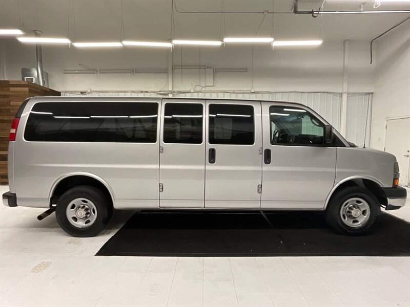 2011 Chevrolet Express Passenger VAN LT 3500 / 6.0L V8 / 15-Passenger  / 1-OWNER LOCAL OREGON VAN / 1-TON / TOWING PKG / 105,000 MILES - Photo 4 - Gladstone, OR 97027