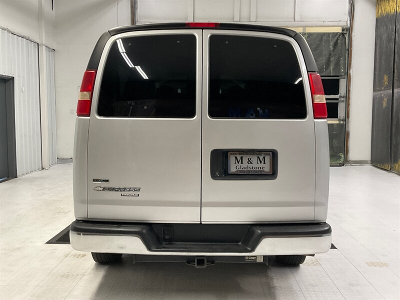 2011 Chevrolet Express Passenger VAN LT 3500 / 6.0L V8 / 15-Passenger  / 1-OWNER LOCAL OREGON VAN / 1-TON / TOWING PKG / 105,000 MILES - Photo 6 - Gladstone, OR 97027