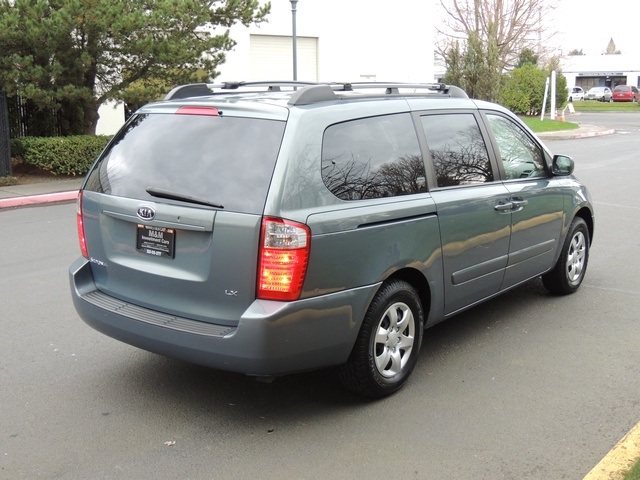 2007 Kia Sedona   - Photo 8 - Portland, OR 97217