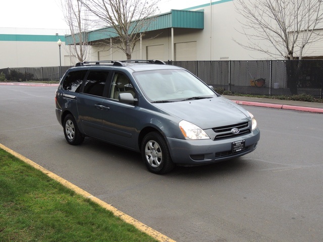 2007 Kia Sedona   - Photo 2 - Portland, OR 97217