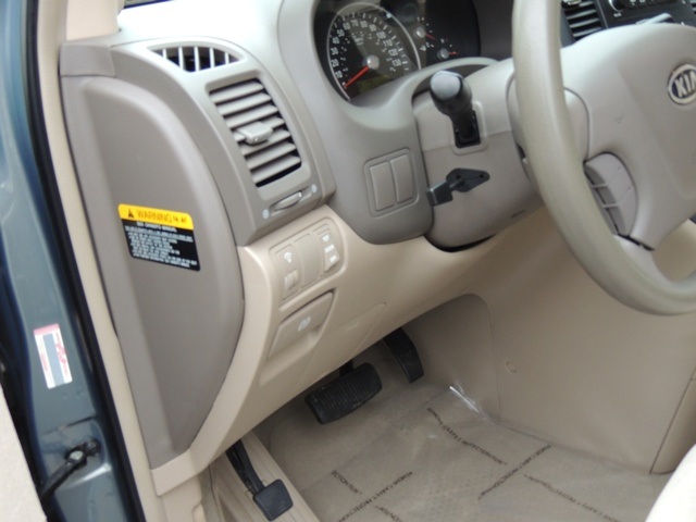 2007 Kia Sedona   - Photo 28 - Portland, OR 97217