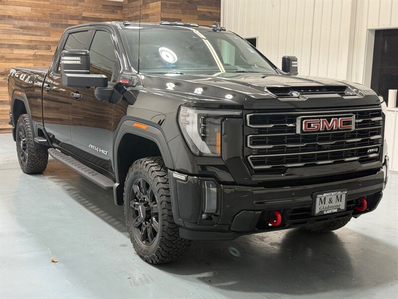 2024 GMC Sierra 2500HD AT4 4x4 CREW CAB / 6.6L DURAMAX / ONLY 17K MILES / LEATHER HEATING COOLING / FULLY LOADED - Photo 2 - Gladstone, OR 97027