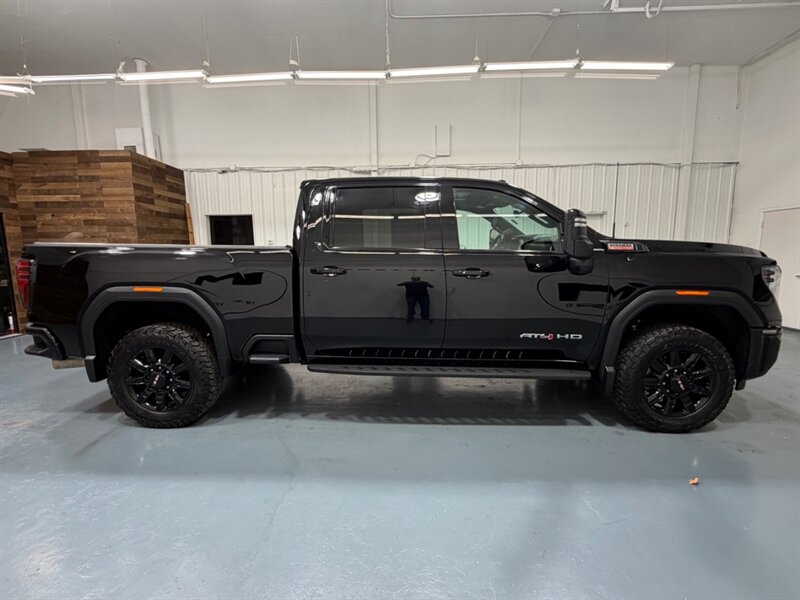 2024 GMC Sierra 2500HD AT4 4x4 CREW CAB / 6.6L DURAMAX / ONLY 17K MILES / LEATHER HEATING COOLING / FULLY LOADED - Photo 4 - Gladstone, OR 97027