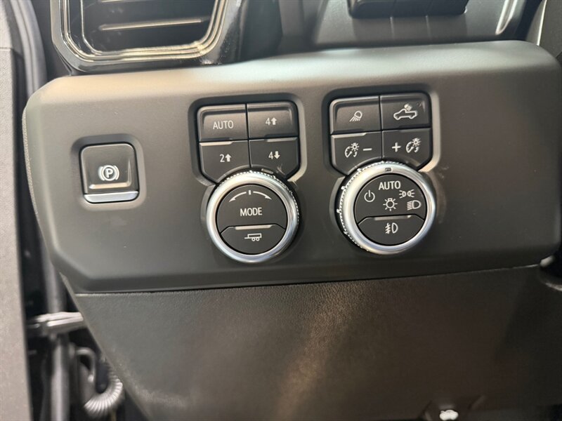2024 GMC Sierra 2500HD AT4 4x4 CREW CAB / 6.6L DURAMAX / ONLY 17K MILES / LEATHER HEATING COOLING / FULLY LOADED - Photo 20 - Gladstone, OR 97027