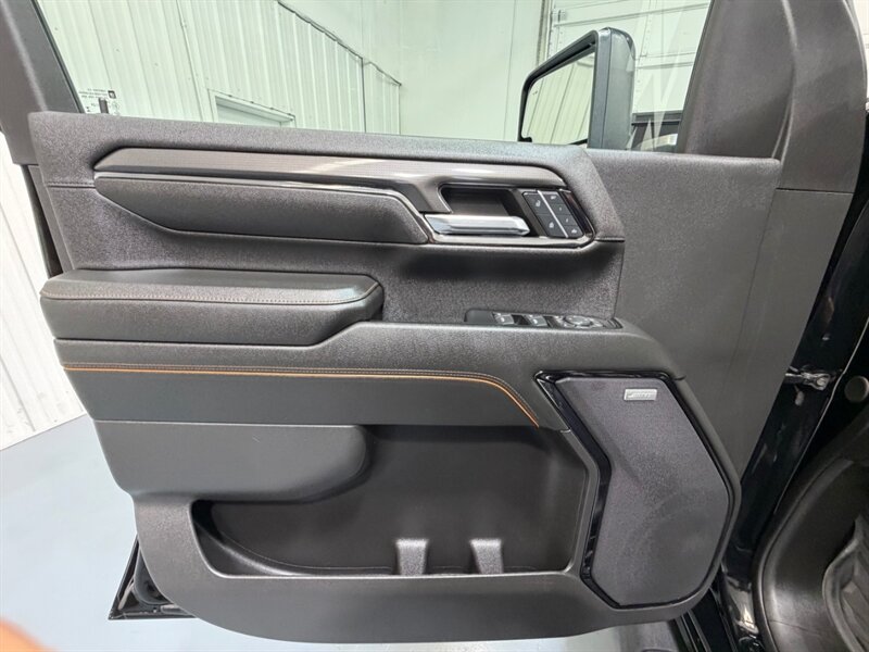 2024 GMC Sierra 2500HD AT4 4x4 CREW CAB / 6.6L DURAMAX / ONLY 17K MILES / LEATHER HEATING COOLING / FULLY LOADED - Photo 38 - Gladstone, OR 97027