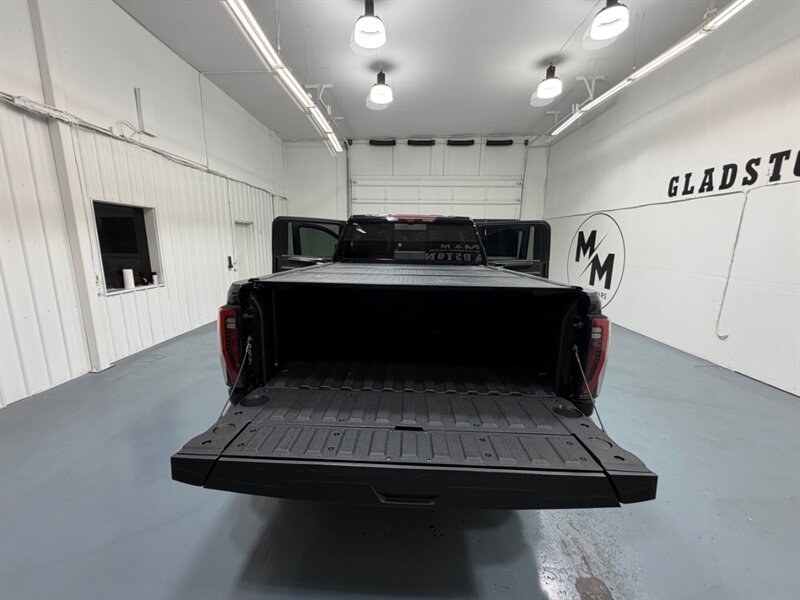 2024 GMC Sierra 2500HD AT4 4x4 CREW CAB / 6.6L DURAMAX / ONLY 17K MILES / LEATHER HEATING COOLING / FULLY LOADED - Photo 9 - Gladstone, OR 97027