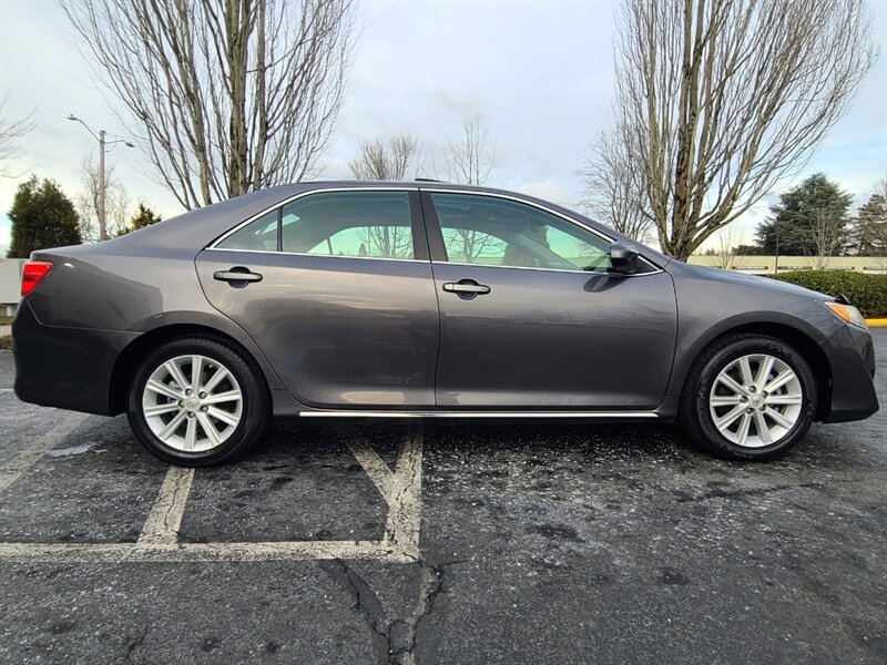 2012 Toyota Camry XLE V6 / LEATHER / SUN ROOF / NAVi / CAM / LOADED  / HEATED SEATS / LOCAL CAR / EXCELLENT CONDITION - Photo 3 - Portland, OR 97217