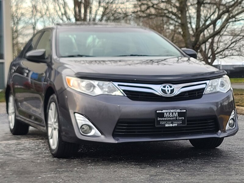 2012 Toyota Camry XLE V6 / LEATHER / SUN ROOF / NAVi / CAM / LOADED  / HEATED SEATS / LOCAL CAR / EXCELLENT CONDITION - Photo 2 - Portland, OR 97217