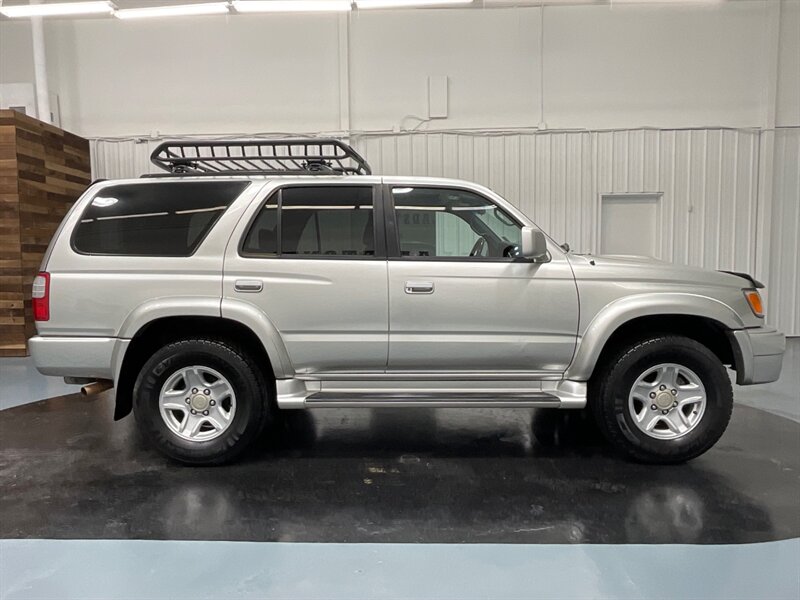 2000 Toyota 4Runner SR5 SPORT SUV 4x4 / 3.4L V6 / FRESH TIMING BELT /  ONE OWNER / LOCAL / RUST FREE - Photo 3 - Gladstone, OR 97027