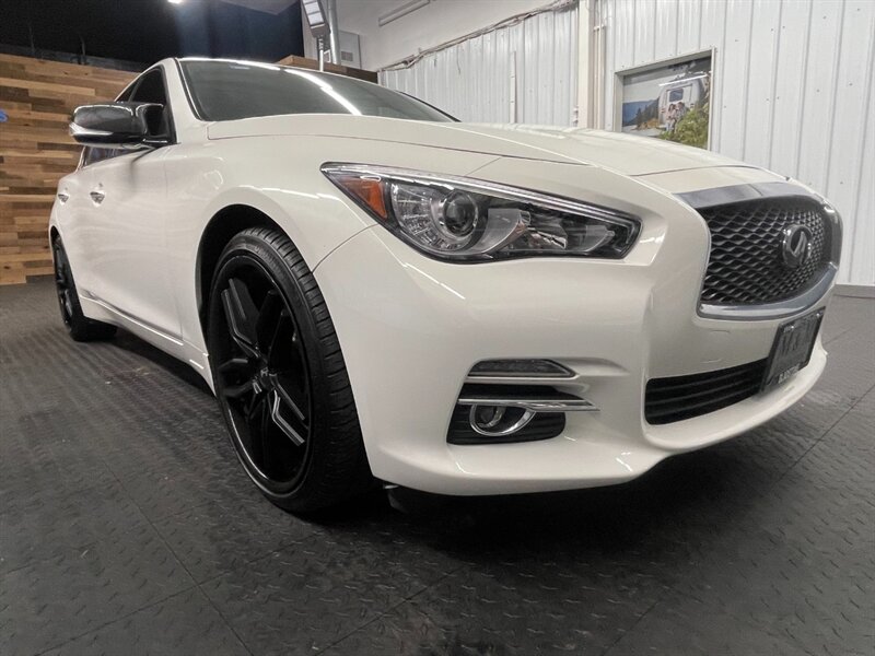 2015 INFINITI Q50 Premium AWD Sedan / Leather / Navi / Camera   - Photo 10 - Gladstone, OR 97027