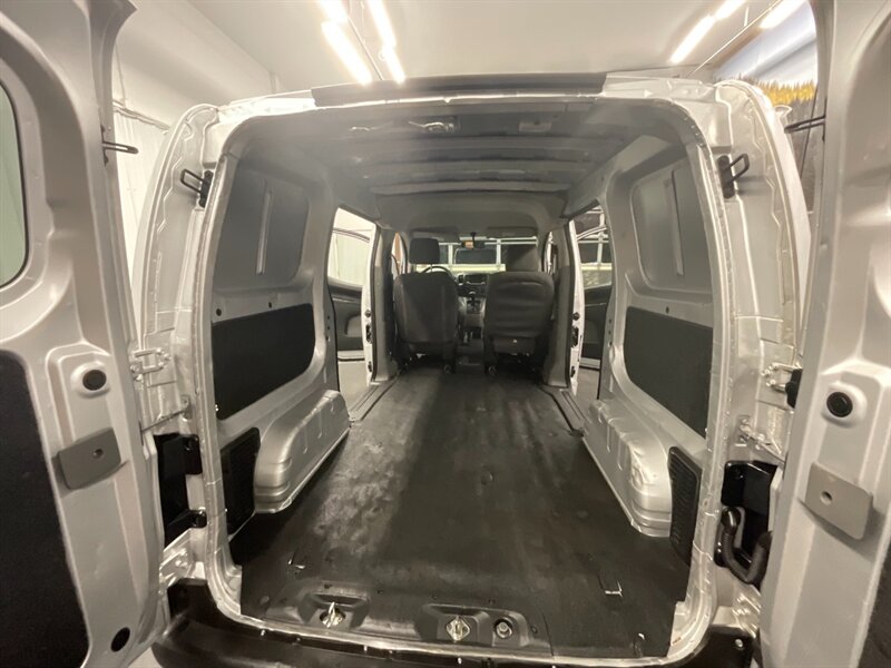 2018 Nissan NV 200 S Cargo Van / 1-   - Photo 11 - Gladstone, OR 97027