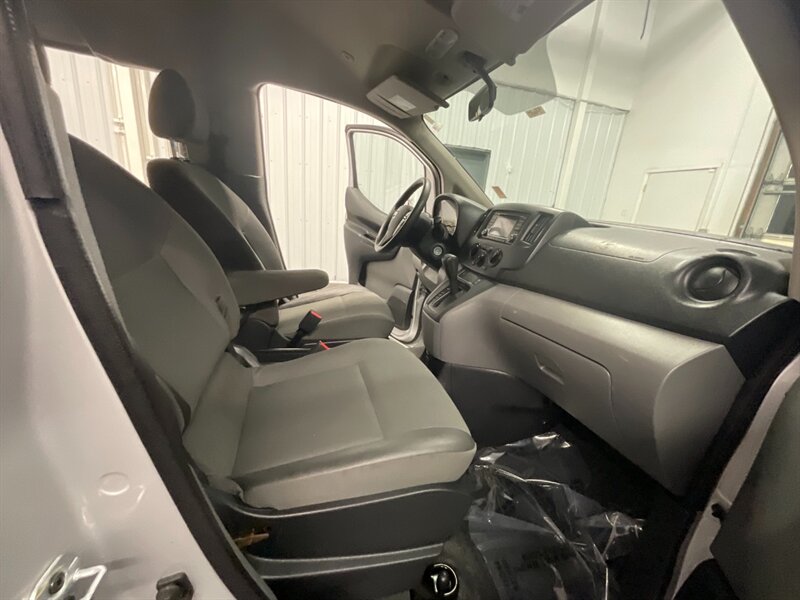 2018 Nissan NV 200 S Cargo Van / 1-   - Photo 17 - Gladstone, OR 97027