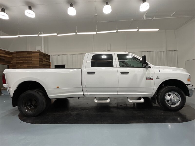 2012 RAM 3500 Crew Cab 4X4 / DUALLY/ 6.7L DIESEL/ 6-SPEED MANUAL  /1-OWNER LOCAL - Photo 4 - Gladstone, OR 97027