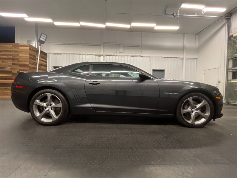 2014 Chevrolet Camaro Coupe SS / 6.2L / 6-SPEED / Backup Cam / CLEAN   - Photo 5 - Gladstone, OR 97027