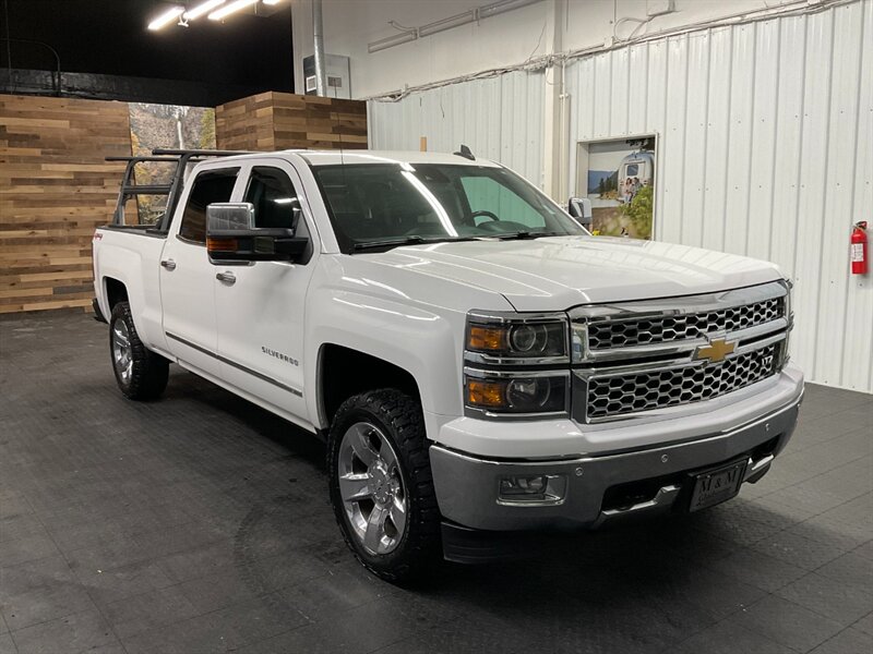 2015 Chevrolet Silverado 1500 LTZ Crew Cab 4X4 / 6.2L V8 / LONG BED / LOADED  LOCAL TRUCK / Heated & Cooled Leather Seats / Sunroof / Navigation & Backup Camera / SHARP & CLEAN !! - Photo 2 - Gladstone, OR 97027