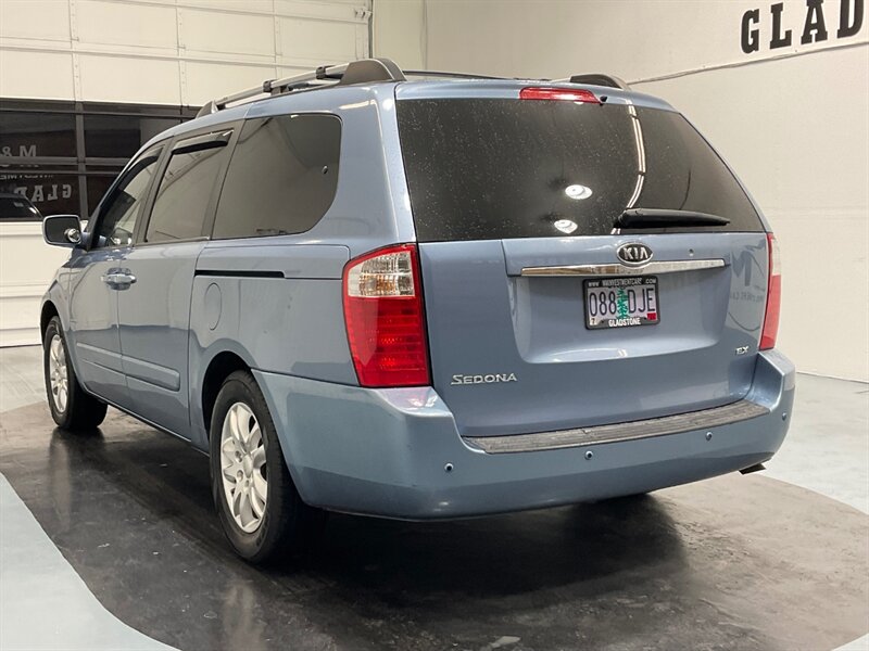 2007 Kia Sedona EX Minivan / Leather Heated/ Sunroof / 61,000 MILE  / LOCAL VAN - Photo 8 - Gladstone, OR 97027