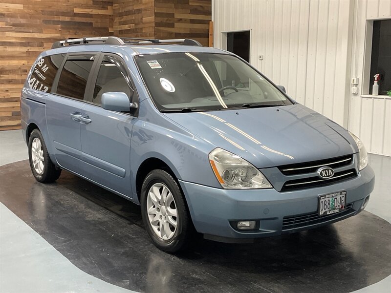 2007 Kia Sedona EX Minivan / Leather Heated/ Sunroof / 61,000 MILE  / LOCAL VAN - Photo 2 - Gladstone, OR 97027