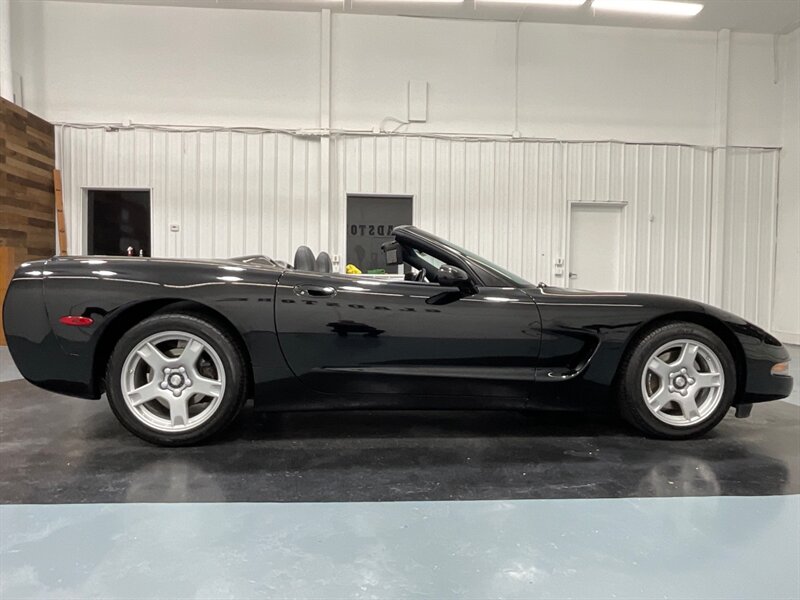 1998 Chevrolet Corvette Convertible Coupe / 5.7L V8 / ONLY 63,000 MILES  / LOCAL CAR - Photo 10 - Gladstone, OR 97027