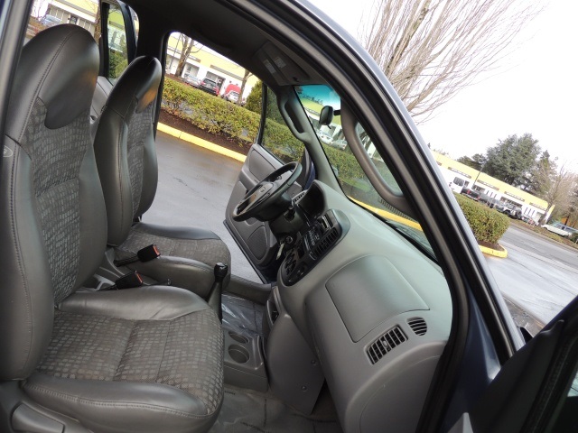 2001 Ford Escape XLS SUV 4X4 / 5 Speed Manual / LOW MILES   - Photo 21 - Portland, OR 97217