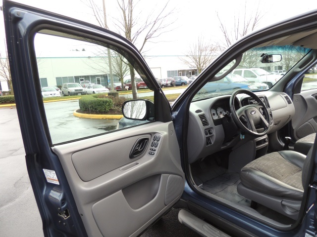 2001 Ford Escape XLS SUV 4X4 / 5 Speed Manual / LOW MILES   - Photo 16 - Portland, OR 97217