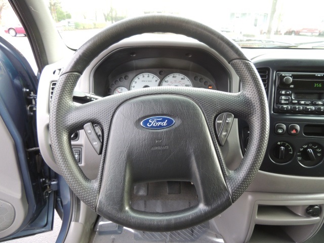 2001 Ford Escape XLS SUV 4X4 / 5 Speed Manual / LOW MILES   - Photo 27 - Portland, OR 97217