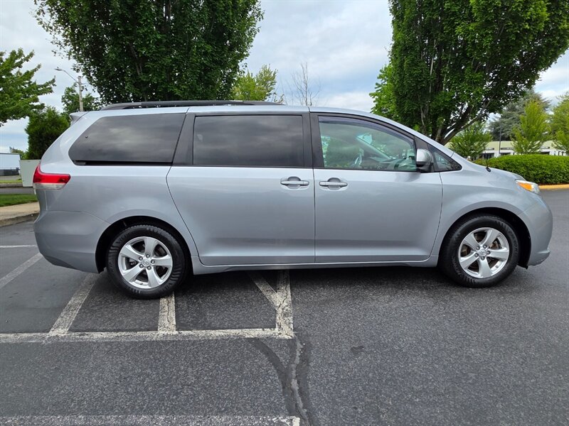 2013 Toyota Sienna LE 8-Passenger LEATHER Camera EXCELLENT HISTORY Power Doors / LOTS OF RECORDS - Photo 3 - Portland, OR 97217