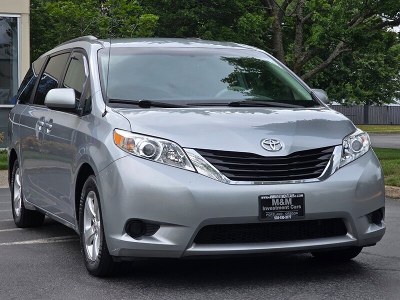 2013 Toyota Sienna LE 8-Passenger LEATHER Camera EXCELLENT HISTORY Power Doors / LOTS OF RECORDS - Photo 2 - Portland, OR 97217