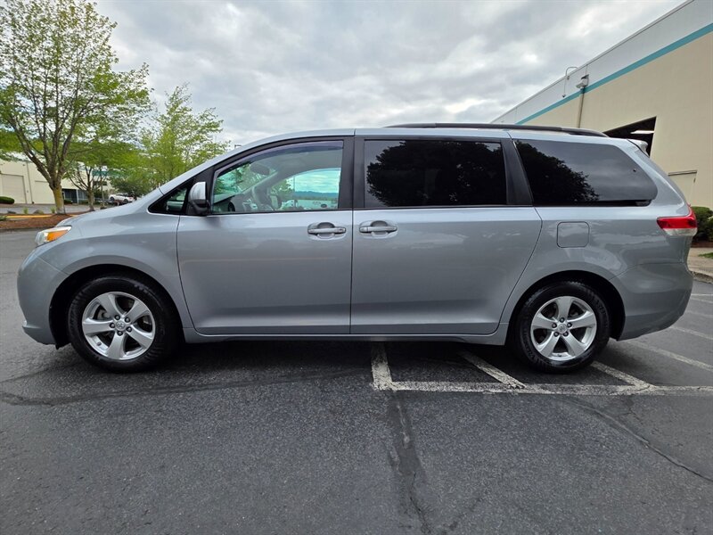 2013 Toyota Sienna LE 8-Passenger LEATHER Camera EXCELLENT HISTORY Power Doors / LOTS OF RECORDS - Photo 4 - Portland, OR 97217