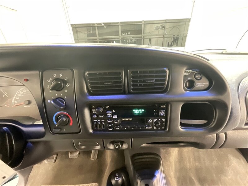 1999 Dodge Ram 2500 Laramie SLT 4dr Quad Cab 4X4 /5.9L DIESEL /5-SPEED / Long bed / LIFTED w. 35 " TIRES & 17 " MOTO WHEELS / ZERO RUST / 5-SPEED MANUAL - Photo 19 - Gladstone, OR 97027