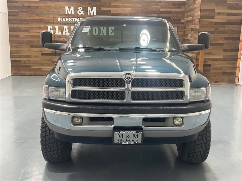 1999 Dodge Ram 2500 Laramie SLT 4dr Quad Cab 4X4 /5.9L DIESEL /5-SPEED / Long bed / LIFTED w. 35 " TIRES & 17 " MOTO WHEELS / ZERO RUST / 5-SPEED MANUAL - Photo 8 - Gladstone, OR 97027