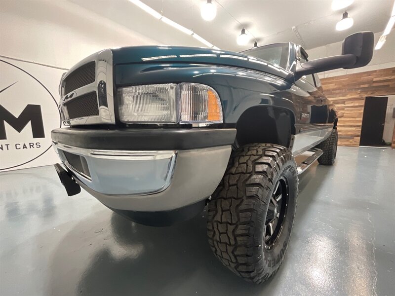 1999 Dodge Ram 2500 Laramie SLT 4dr Quad Cab 4X4 /5.9L DIESEL /5-SPEED / Long bed / LIFTED w. 35 " TIRES & 17 " MOTO WHEELS / ZERO RUST / 5-SPEED MANUAL - Photo 26 - Gladstone, OR 97027