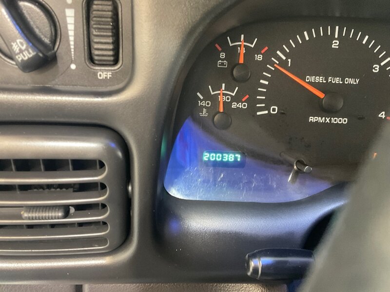 1999 Dodge Ram 2500 Laramie SLT 4dr Quad Cab 4X4 /5.9L DIESEL /5-SPEED / Long bed / LIFTED w. 35 " TIRES & 17 " MOTO WHEELS / ZERO RUST / 5-SPEED MANUAL - Photo 52 - Gladstone, OR 97027