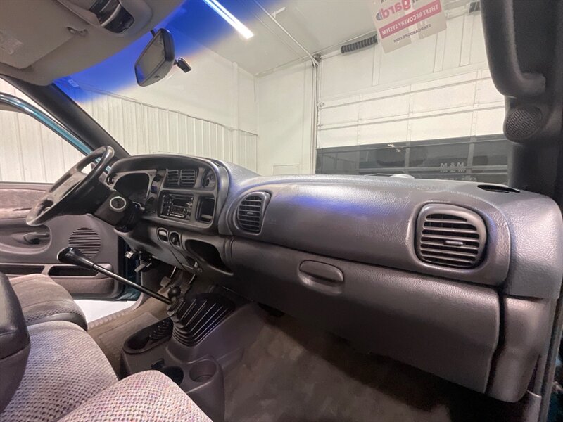 1999 Dodge Ram 2500 Laramie SLT 4dr Quad Cab 4X4 /5.9L DIESEL /5-SPEED / Long bed / LIFTED w. 35 " TIRES & 17 " MOTO WHEELS / ZERO RUST / 5-SPEED MANUAL - Photo 35 - Gladstone, OR 97027