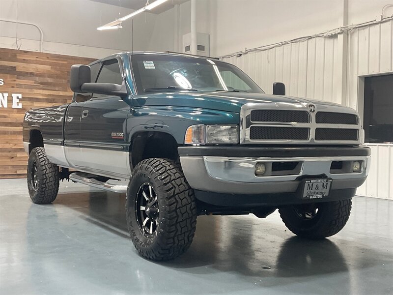 1999 Dodge Ram 2500 Laramie SLT 4dr Quad Cab 4X4 /5.9L DIESEL /5-SPEED / Long bed / LIFTED w. 35 " TIRES & 17 " MOTO WHEELS / ZERO RUST / 5-SPEED MANUAL - Photo 54 - Gladstone, OR 97027