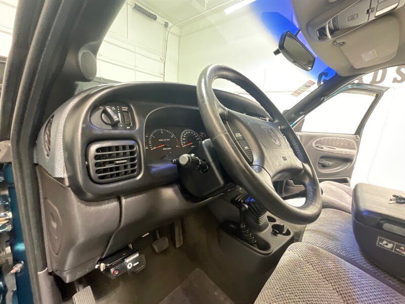 1999 Dodge Ram 2500 Laramie SLT 4dr Quad Cab 4X4 /5.9L DIESEL /5-SPEED / Long bed / LIFTED w. 35 " TIRES & 17 " MOTO WHEELS / ZERO RUST / 5-SPEED MANUAL - Photo 34 - Gladstone, OR 97027