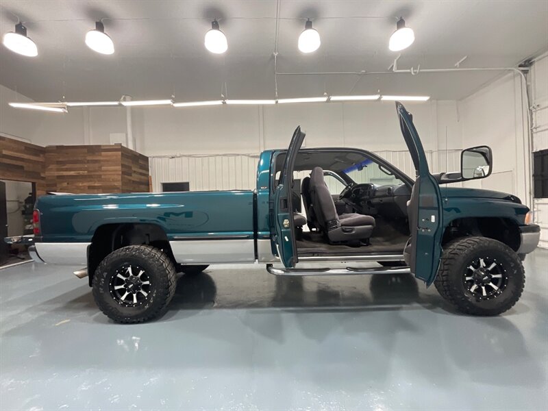 1999 Dodge Ram 2500 Laramie SLT 4dr Quad Cab 4X4 /5.9L DIESEL /5-SPEED / Long bed / LIFTED w. 35 " TIRES & 17 " MOTO WHEELS / ZERO RUST / 5-SPEED MANUAL - Photo 6 - Gladstone, OR 97027