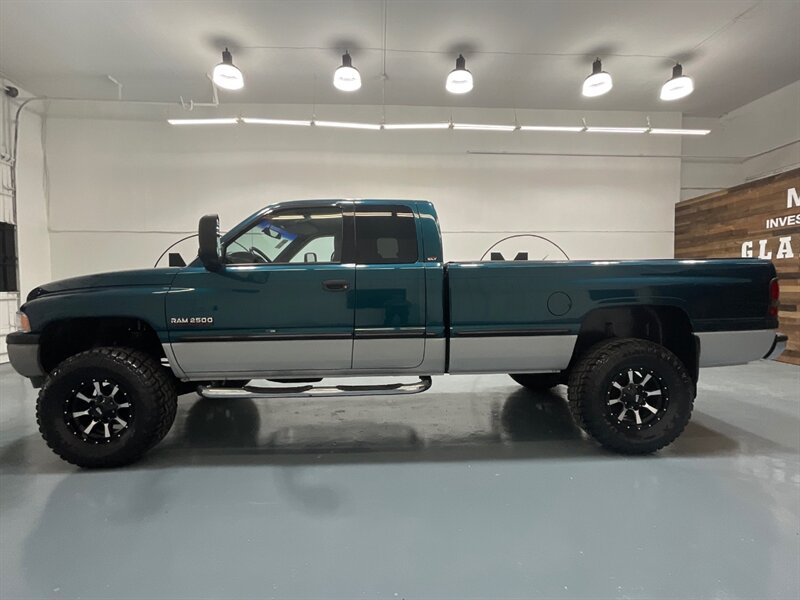 1999 Dodge Ram 2500 Laramie SLT 4dr Quad Cab 4X4 /5.9L DIESEL /5-SPEED / Long bed / LIFTED w. 35 " TIRES & 17 " MOTO WHEELS / ZERO RUST / 5-SPEED MANUAL - Photo 3 - Gladstone, OR 97027