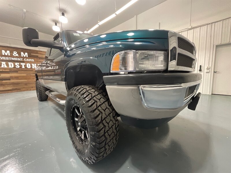 1999 Dodge Ram 2500 Laramie SLT 4dr Quad Cab 4X4 /5.9L DIESEL /5-SPEED / Long bed / LIFTED w. 35 " TIRES & 17 " MOTO WHEELS / ZERO RUST / 5-SPEED MANUAL - Photo 27 - Gladstone, OR 97027