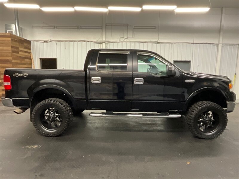 2006 Ford F-150 Lariat Crew Cab 4X4 / 5.4L V8 / LIFTED LIFTED  Leather & Heated Seats / NEW WHEELS & TIRES / SHARP & CLEAN !! - Photo 4 - Gladstone, OR 97027