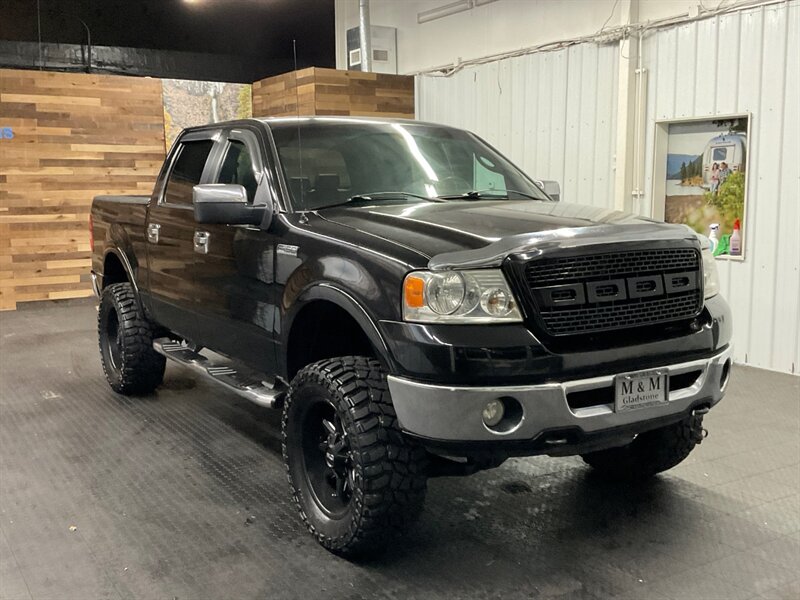 2006 Ford F-150 Lariat Crew Cab 4X4 / 5.4L V8 / LIFTED LIFTED  Leather & Heated Seats / NEW WHEELS & TIRES / SHARP & CLEAN !! - Photo 2 - Gladstone, OR 97027