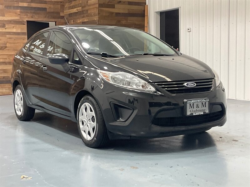 2013 Ford Fiesta S 4dr Sedan 4Cyl /5-SPEED MANUAL / NEW TIRES  