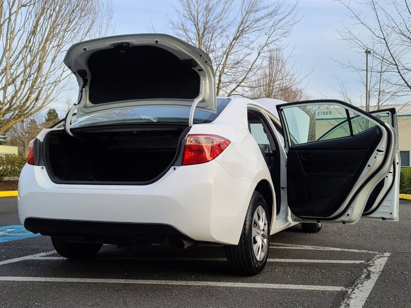 2018 Toyota Corolla LE / Lane Depart Alert / Dynamic Cruise / 1-OWNER  / Backup CAM / BlueTooth / Fresh Local Trade / Clean Title - Photo 28 - Portland, OR 97217