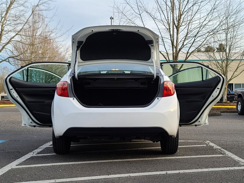 2018 Toyota Corolla LE / Lane Depart Alert / Dynamic Cruise / 1-OWNER  / Backup CAM / BlueTooth / Fresh Local Trade / Clean Title - Photo 29 - Portland, OR 97217