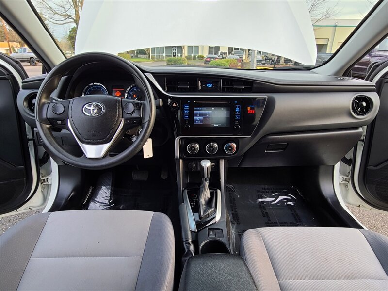 2018 Toyota Corolla LE / Lane Depart Alert / Dynamic Cruise / 1-OWNER  / Backup CAM / BlueTooth / Fresh Local Trade / Clean Title - Photo 18 - Portland, OR 97217