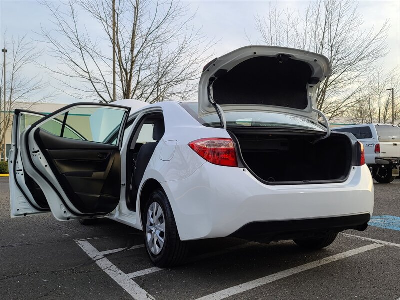 2018 Toyota Corolla LE / Lane Depart Alert / Dynamic Cruise / 1-OWNER  / Backup CAM / BlueTooth / Fresh Local Trade / Clean Title - Photo 27 - Portland, OR 97217