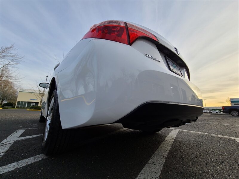 2018 Toyota Corolla LE / Lane Depart Alert / Dynamic Cruise / 1-OWNER  / Backup CAM / BlueTooth / Fresh Local Trade / Clean Title - Photo 11 - Portland, OR 97217