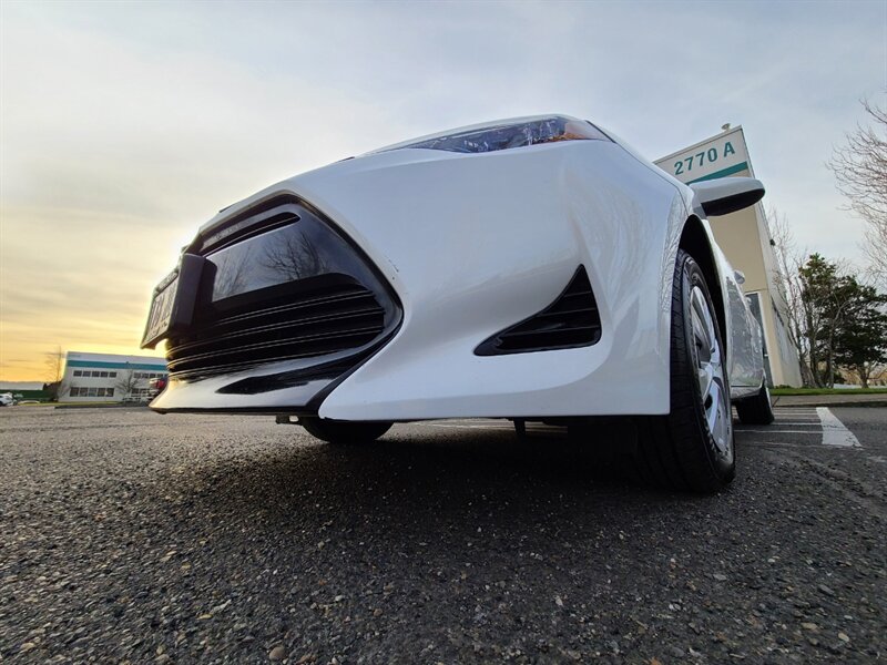 2018 Toyota Corolla LE / Lane Depart Alert / Dynamic Cruise / 1-OWNER  / Backup CAM / BlueTooth / Fresh Local Trade / Clean Title - Photo 10 - Portland, OR 97217