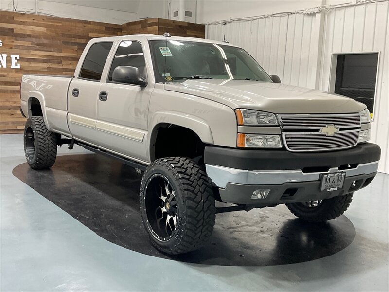 2005 Chevrolet Silverado 2500 LT Crew Cab 4X4 / 6.6 DURAMAX DIESEL / LIFTED  / NEW 35 " MUD TIRES - Photo 2 - Gladstone, OR 97027